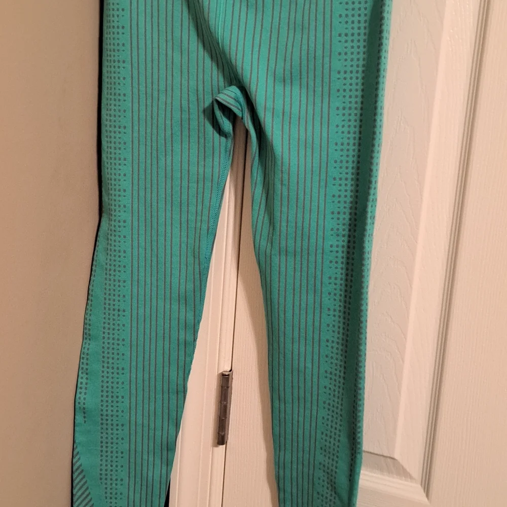 Fabletics Teal Striped High-Waisted Leggings NWOT Inseam approx 26.5 in - Picture 4 of 8